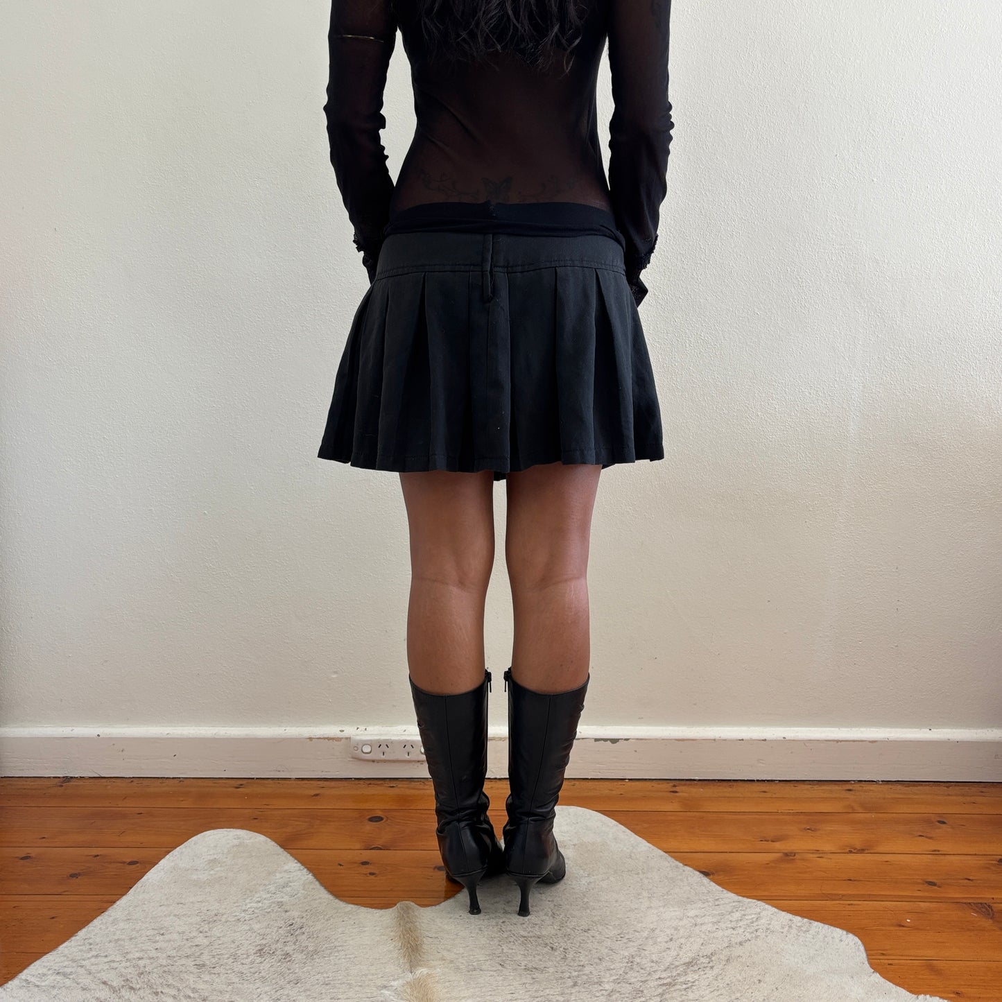 Black pleated skirt - S