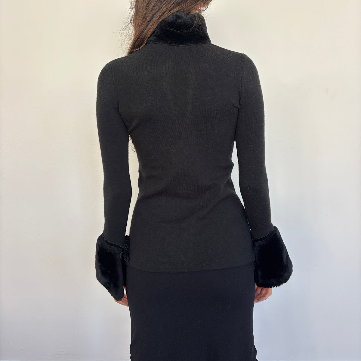 Black fur cuff top - XS/S