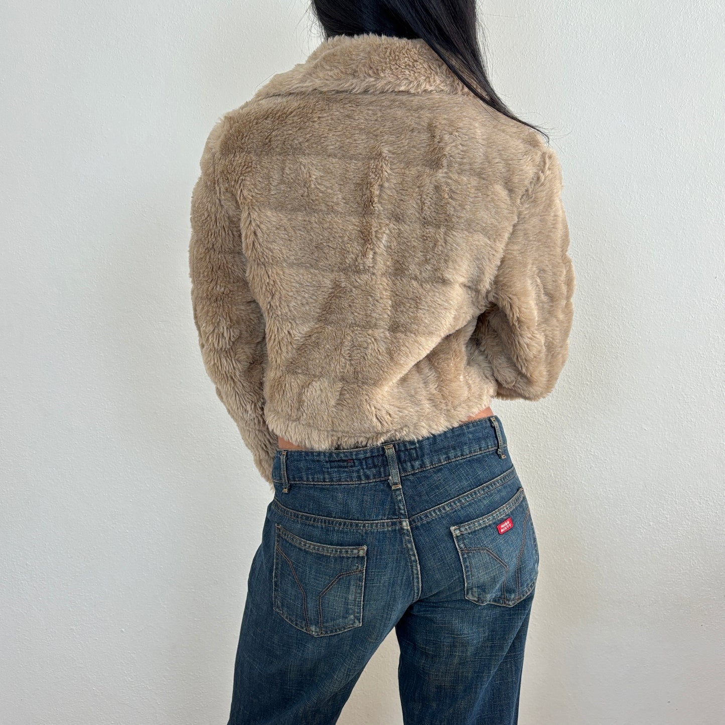Cropped beige fur jacket - S/M