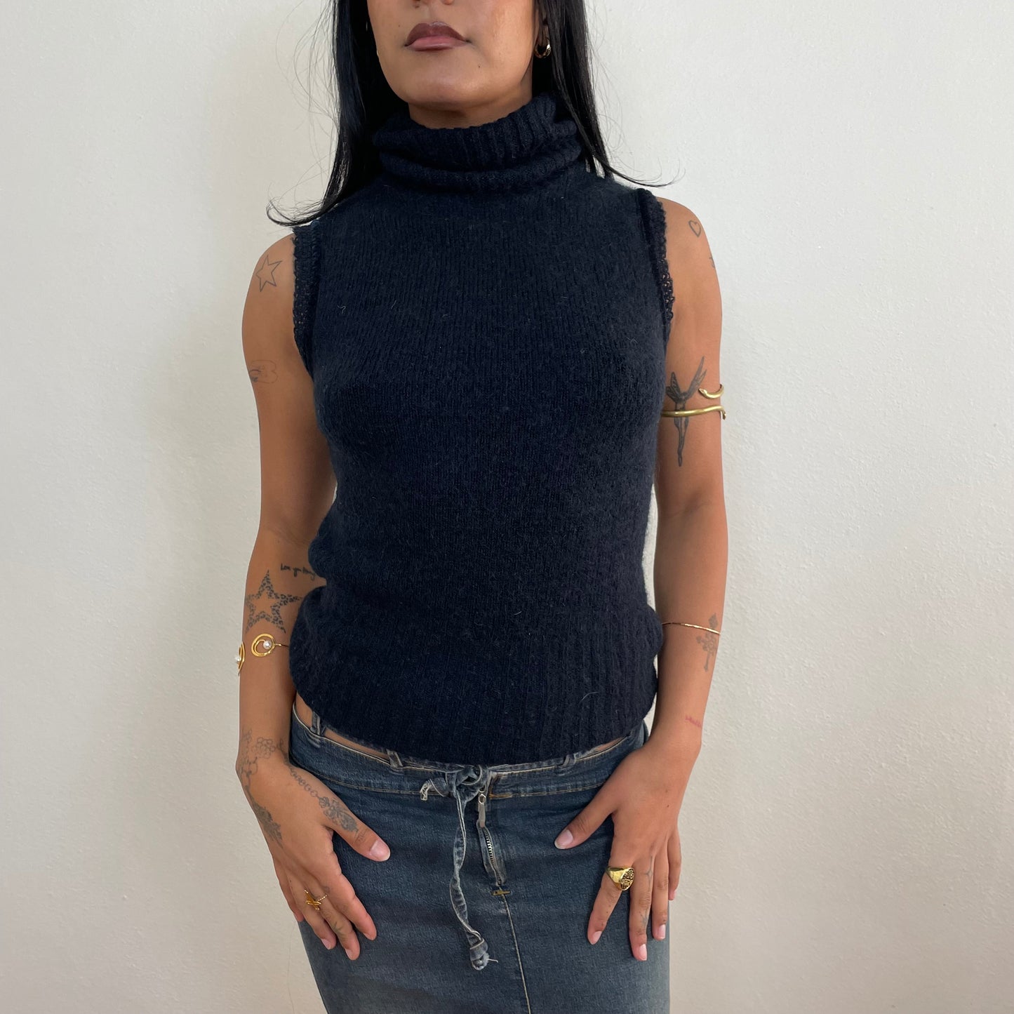 Soft sleeveless turtleneck - M