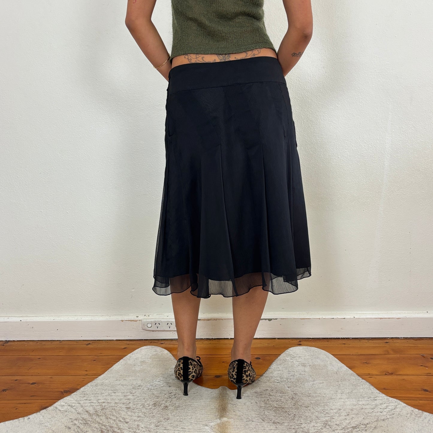 Black flowy midi skirt - S