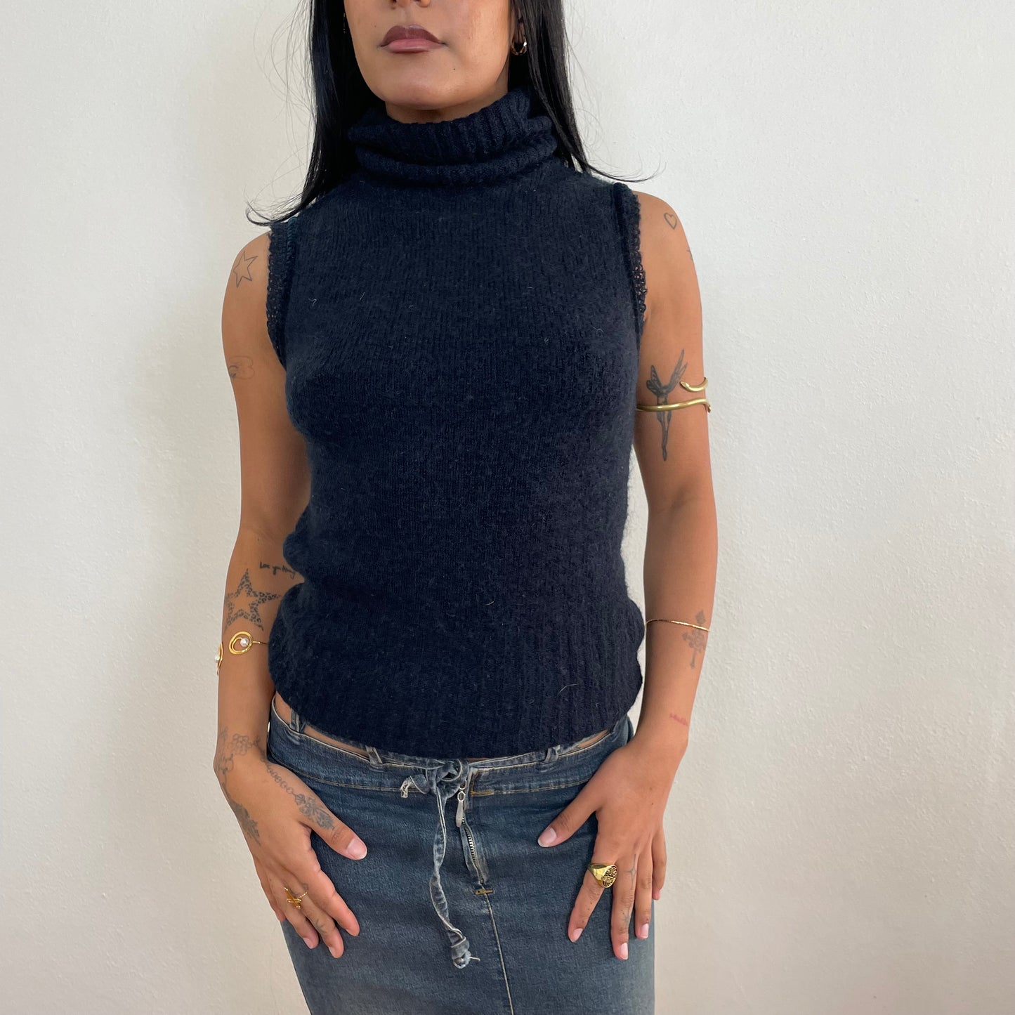 Soft sleeveless turtleneck - M