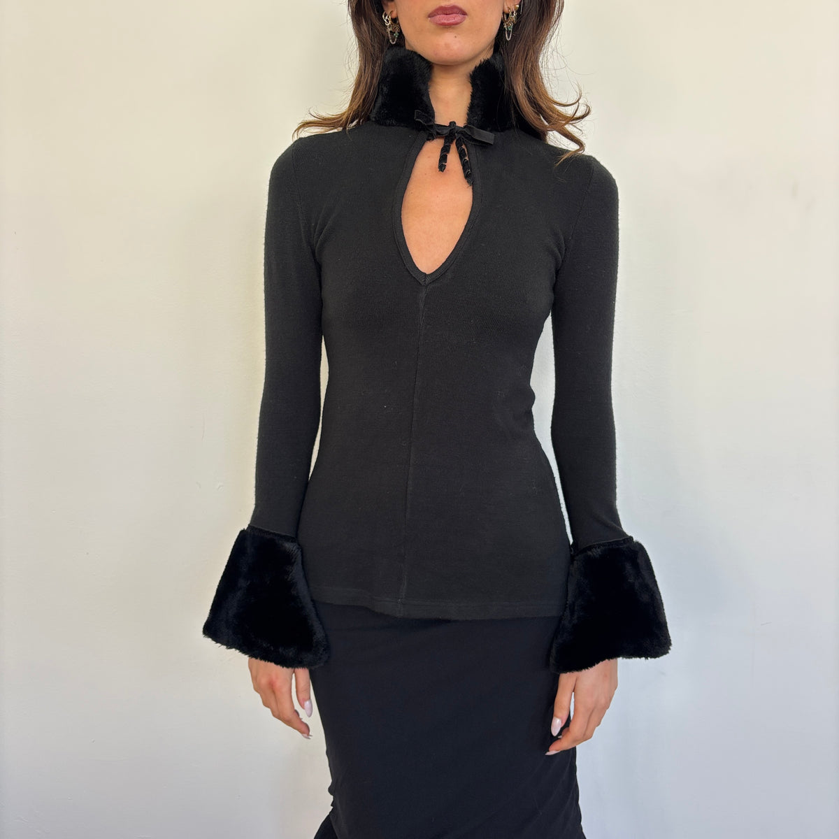 Black fur cuff top - XS/S