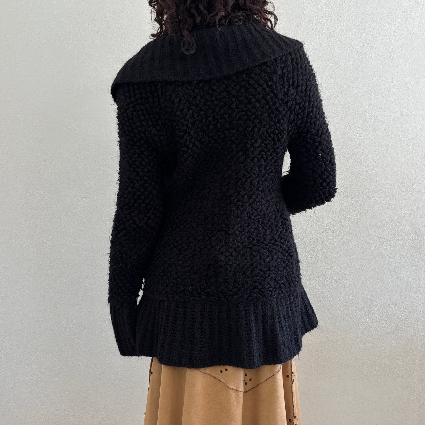 Black ruffle knit cardigan - S/M