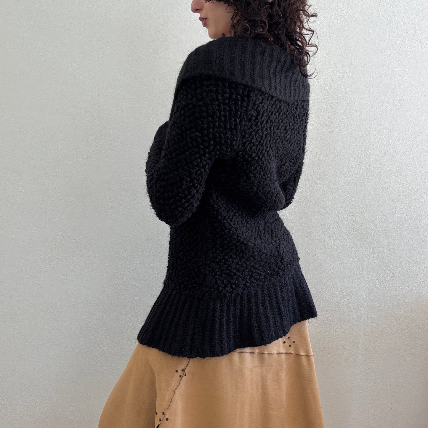 Black ruffle knit cardigan - S/M