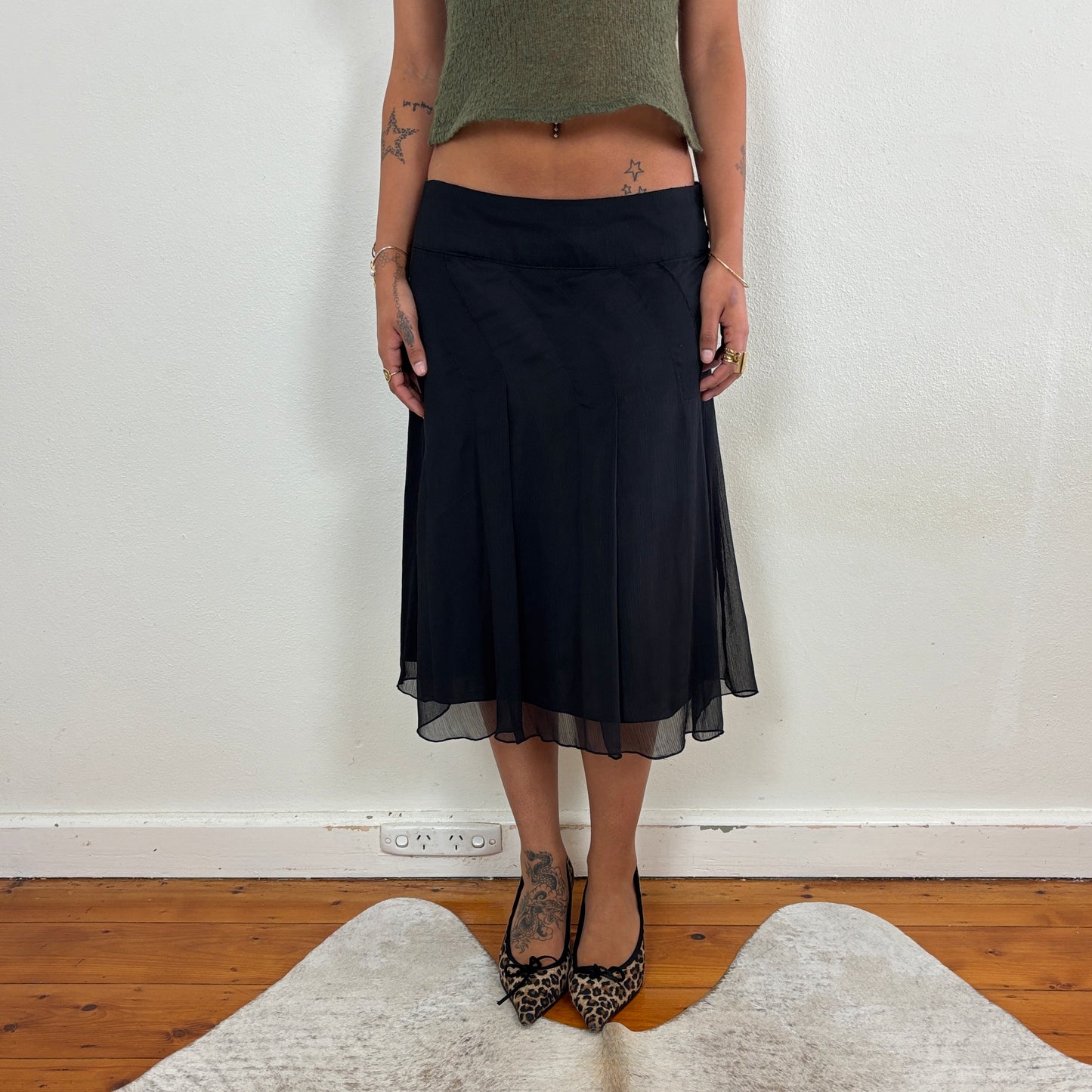Black flowy midi skirt - S