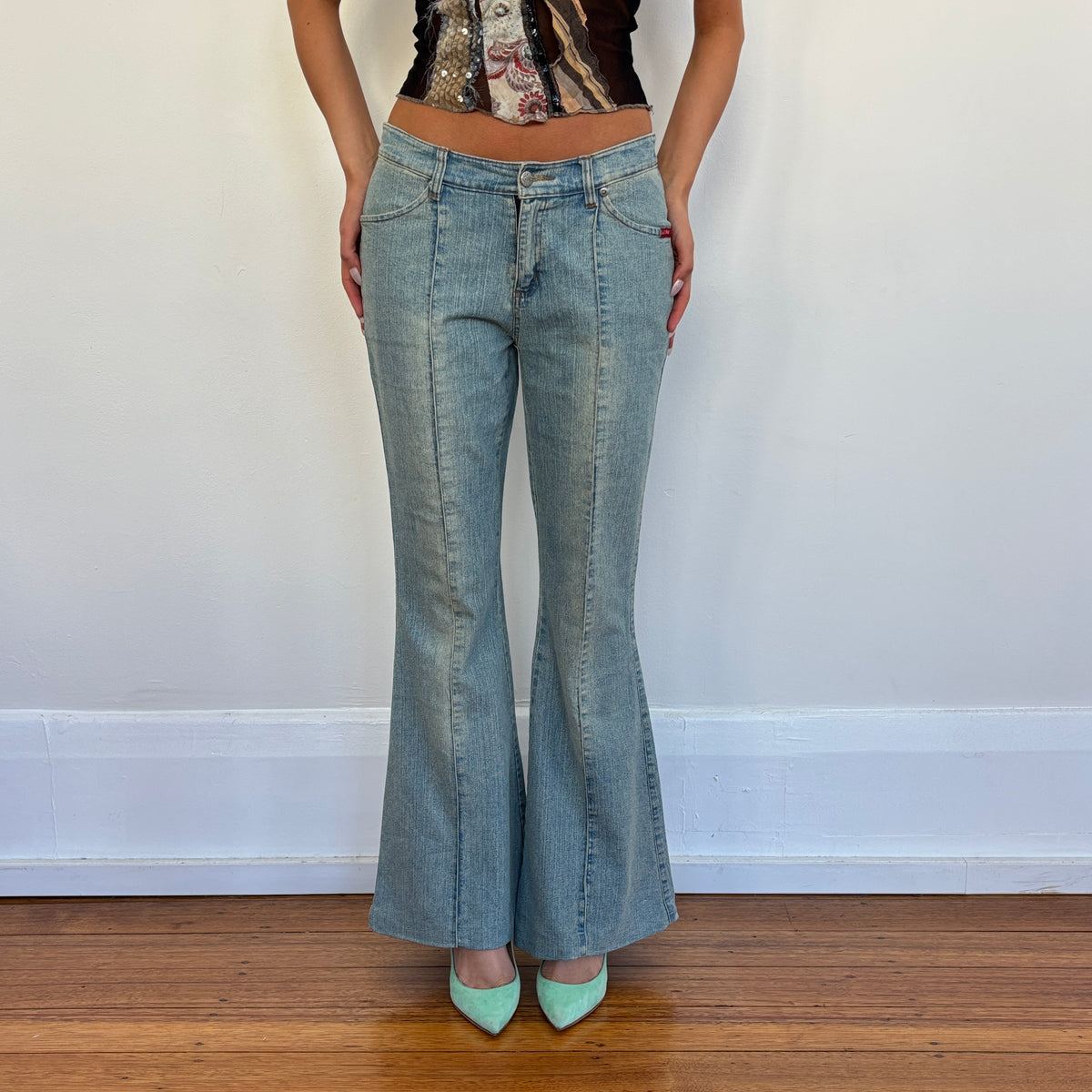 Lightwash flared jeans - S